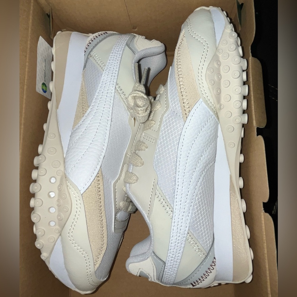 Puma Blktop Rider Beige and White Sneakers Sz women’s 7 Men’s 5.5 NIB NWT